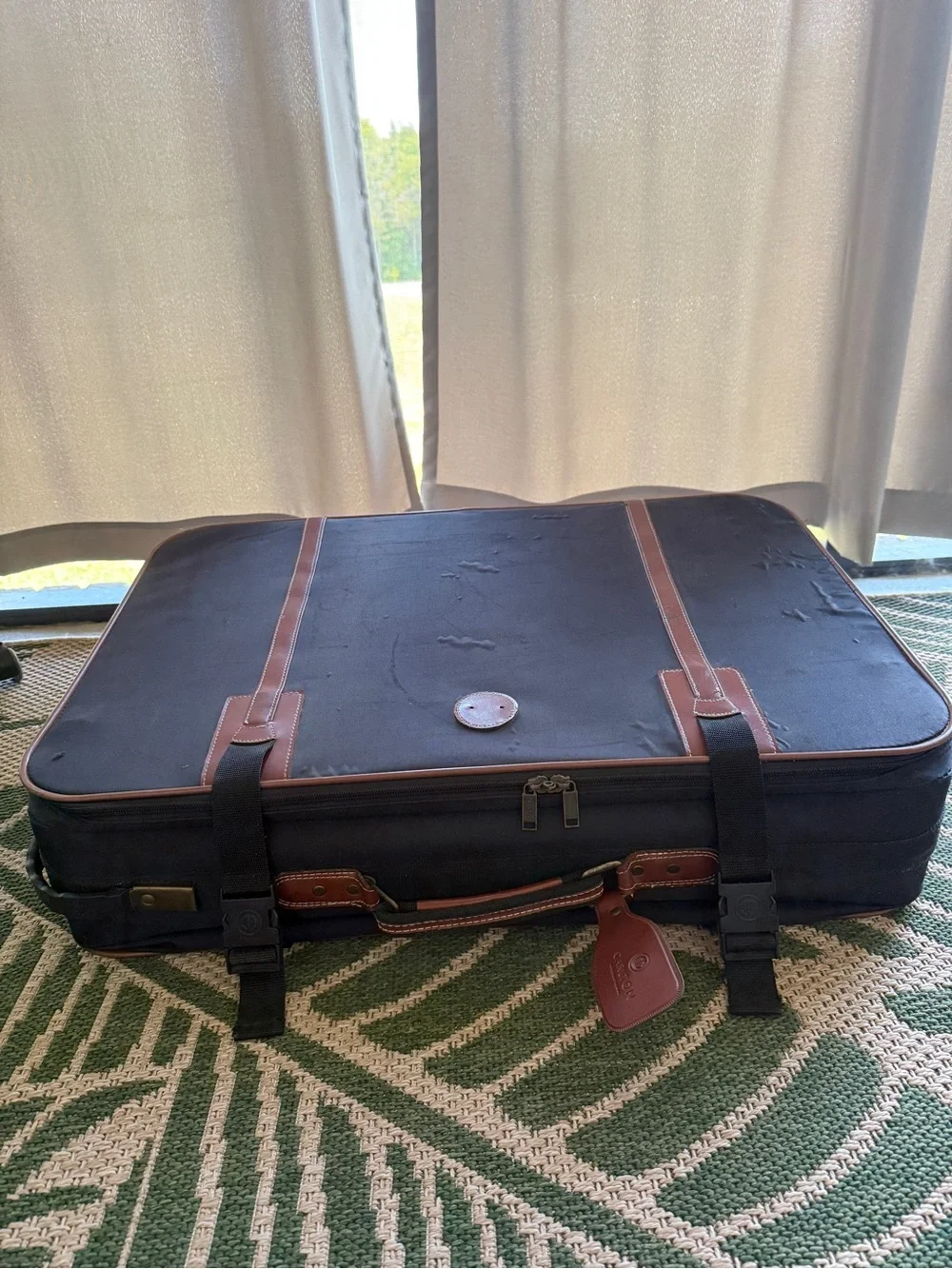 🔥🧳 Vintage Classic Black Travel Carlton International Suitcase with rollers